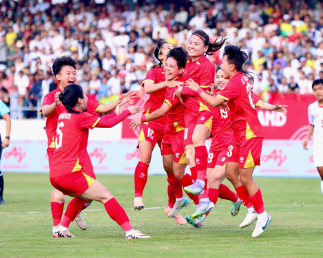 Tuyển bóng đá nữ Việt Nam vào bán kết - Ảnh 1.