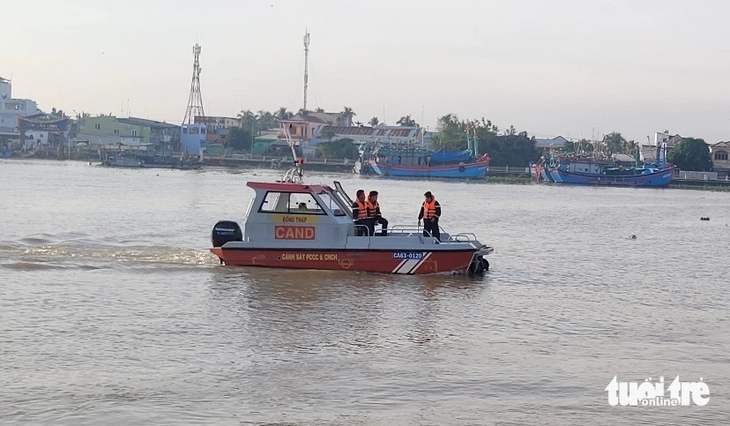 đò ngang - Ảnh 2.