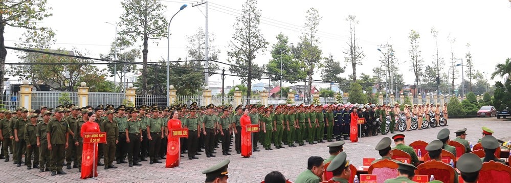Uroczystość inaugurująca wzmożoną kampanię mającą na celu zwalczanie przestępczości oraz zapewnienie bezpieczeństwa i porządku.