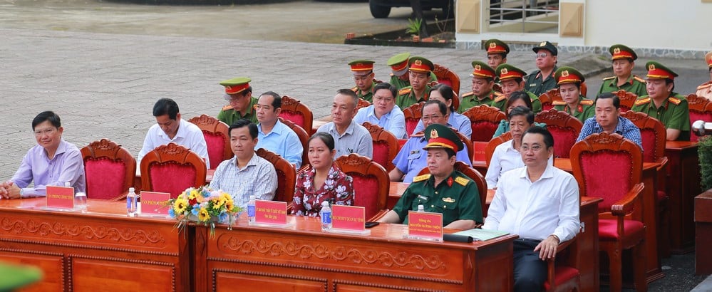 W ceremonii rozpoczęcia intensywnej kampanii wzięli udział liderzy prowincji oraz urzędnicy z różnych departamentów i agencji.