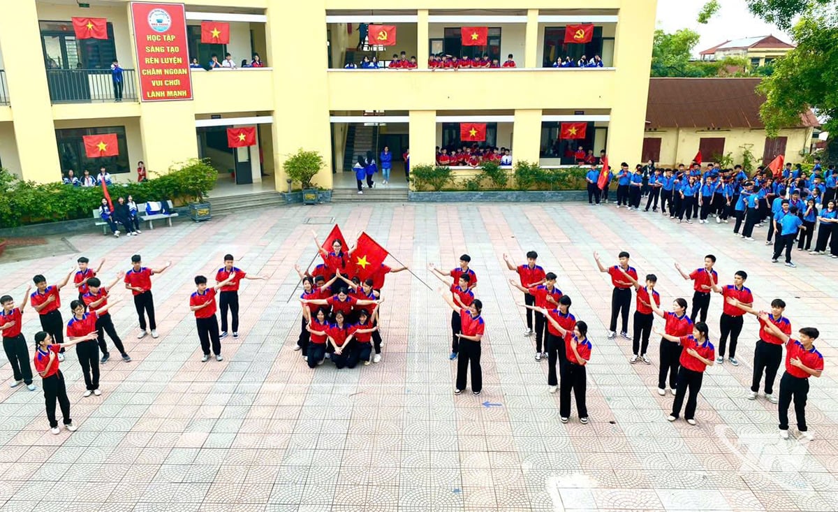 Tăng cường tổ chức các hoạt động tập thể giúp các em học sinh thay đổi nhận thức, sống tích cực hơn.