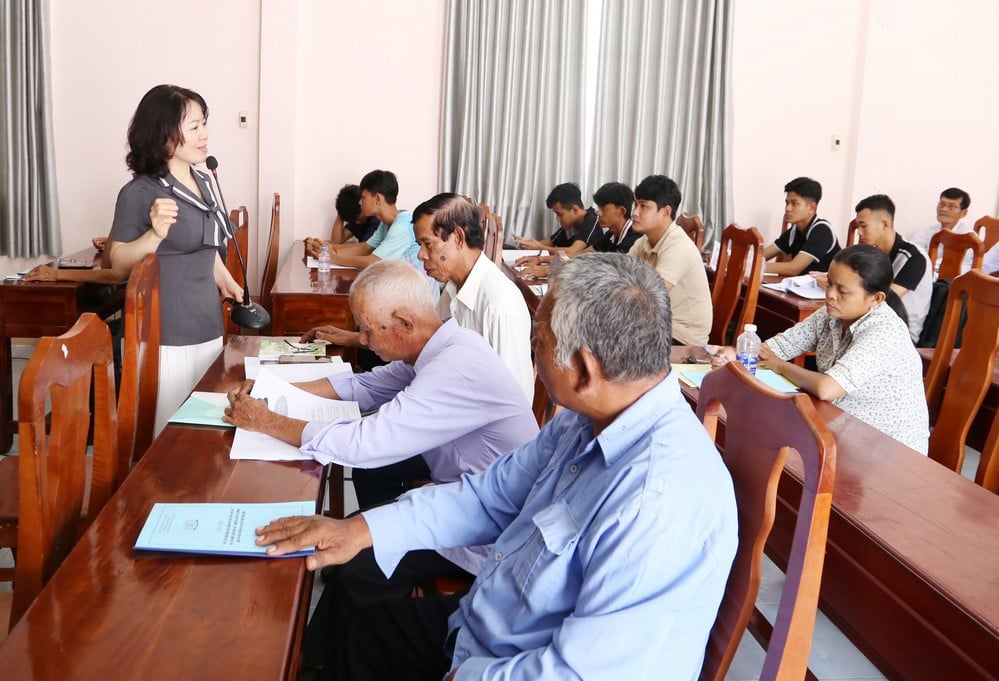 Fru Le Viet Ha, föreläsare vid Hanois kulturuniversitet, presenterade metoder för att bevara och främja det konstnärliga värdet av Robam-dansföreställningar i samband med turismutveckling.