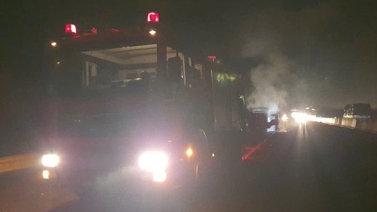 消防隊と救助隊が現場に到着しました。 1618431321483574479-1579.jpg