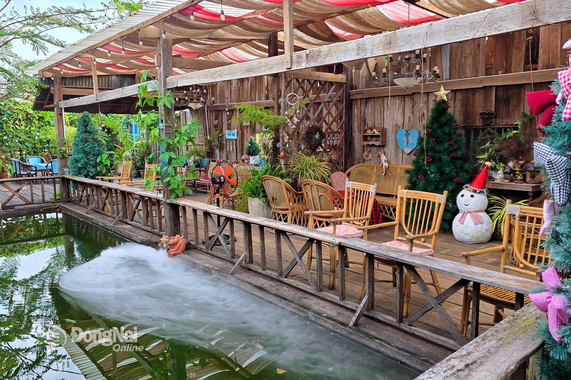 Et fredelig lite hjørne av An Nhien Tea and Coffee – et morsomt innsjekkingssted for både lokalbefolkningen og turister. Foto: Truong Hien