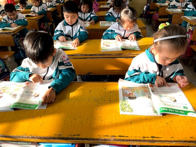 Bỏ quy định chọn sách giáo khoa, giảm thủ tục chuyển trường   - Ảnh 1.