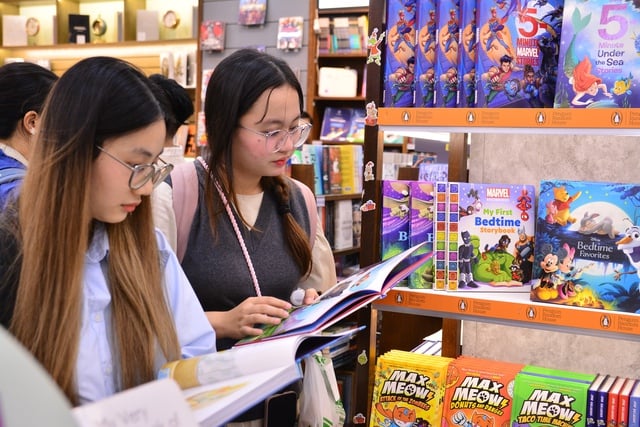 De boekenweek van Penguin Random House in Ho Chi Minh-stad - Foto 2. Tuần lễ sách của NXB danh tiếng thế giới Penguin Random House tại TP.HCM- Ảnh 2.