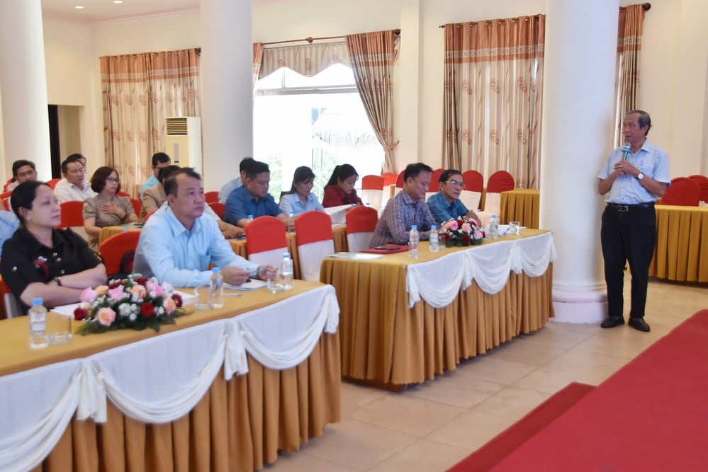 Docent Dr. Nguyen Phu Son – expert från School of Economics, Can Tho University – presenterade en plan för att uppgradera jordbrukets värdekedjor.