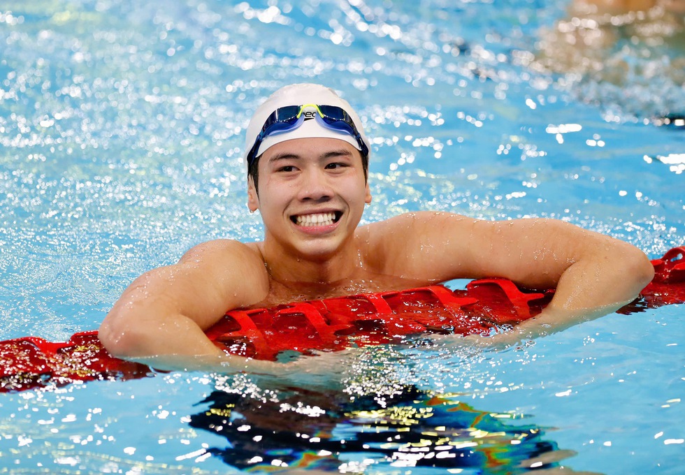 क्वांग थुआन के छोटे भाई ने अपना पहला एसईए गेम्स स्वर्ण पदक जीता है; उनकी बहन आन्ह विएन बहुत खुश होंगी! - फोटो 1. Em trai Quang Thuấn lần đầu giành HCV SEA Games, chị Ánh Viên sẽ vui lắm đây!- Ảnh 1.