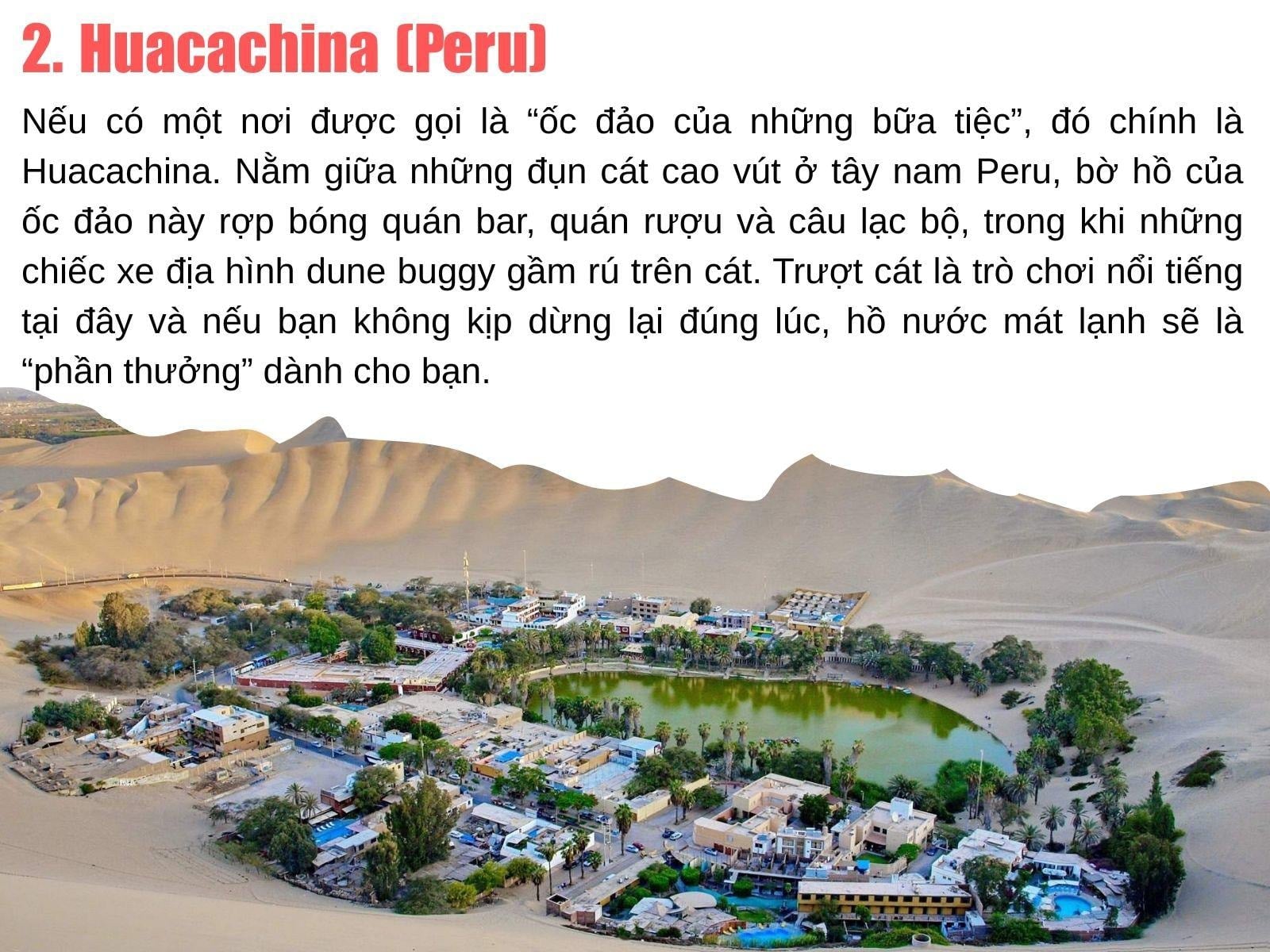 Uma vista panorâmica do oásis de Huacachina, no Peru, com seu lago e área residencial cercados por imensas dunas de areia dourada.