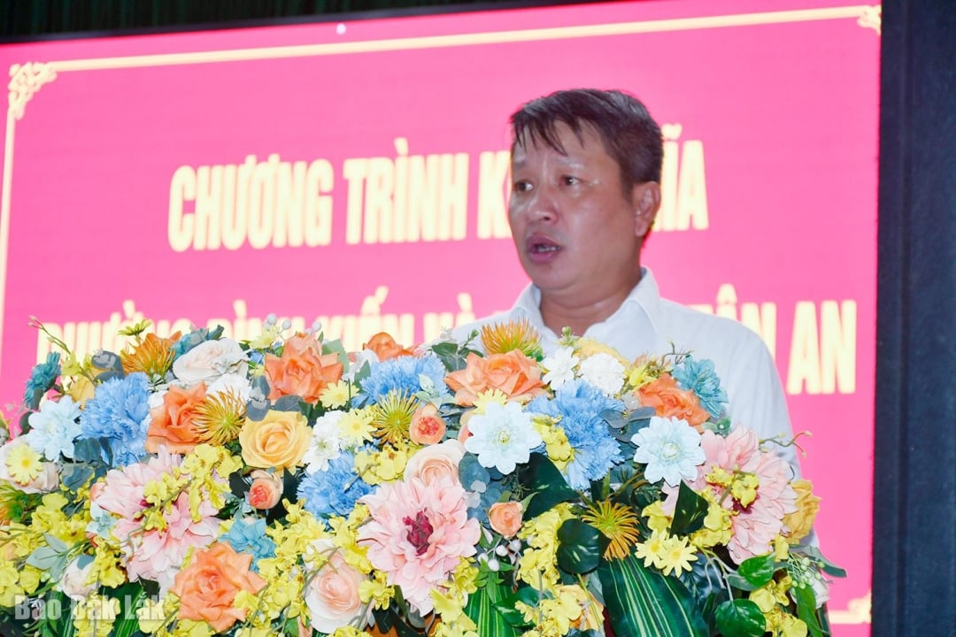 លោក ង្វៀន លេវីភុក លេខាធិការគណៈកម្មាធិការបក្ស និងជាប្រធានក្រុមប្រឹក្សាប្រជាជនសង្កាត់ប៊ិញគៀន បានថ្លែងសុន្ទរកថានៅក្នុងកម្មវិធី។