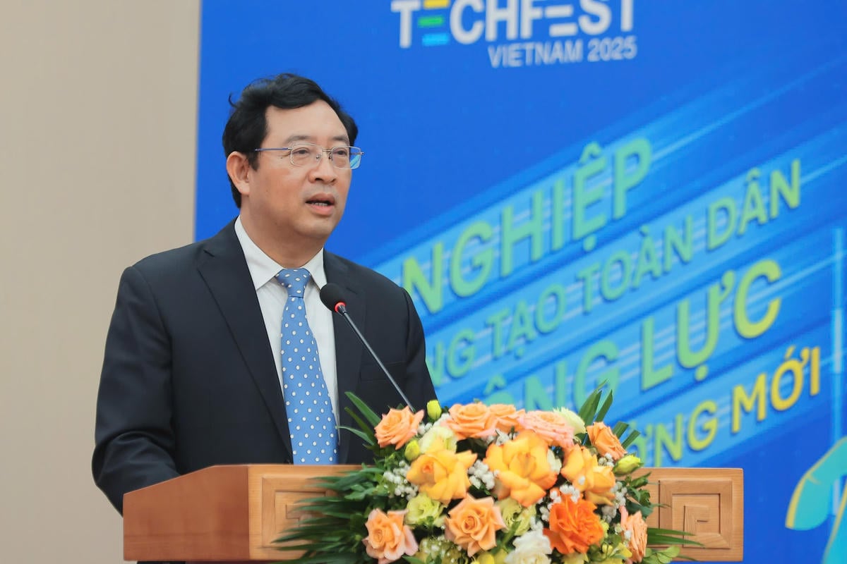 De heer Pham Hong Quat, directeur van de afdeling Startups en Technologiebedrijven van het Ministerie van Wetenschap en Technologie, hield een toespraak tijdens de workshop.