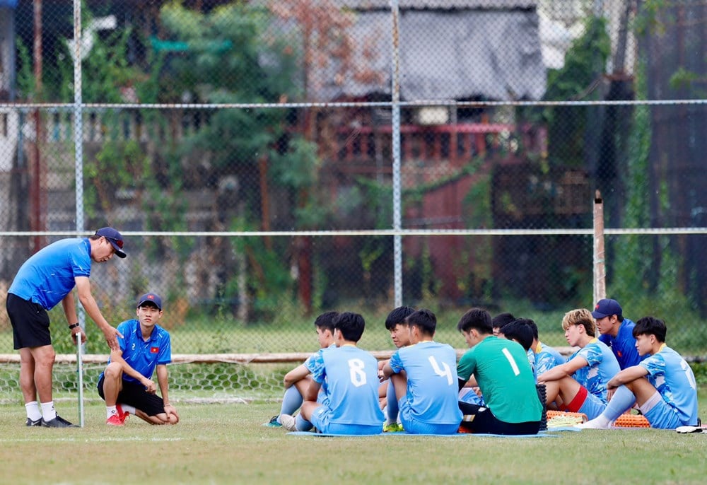 Vietnam Sub-22 regresa a los entrenamientos, preparándose para la semifinal de los SEA Games 33 - foto 1