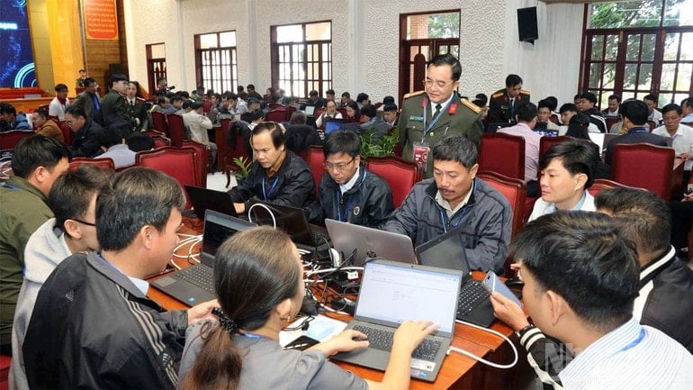 Pułkownik Huynh Ngoc Liem na szkoleniu praktycznym grupy zadaniowej ds. cyberbezpieczeństwa. ndo_br_1-422.jpg