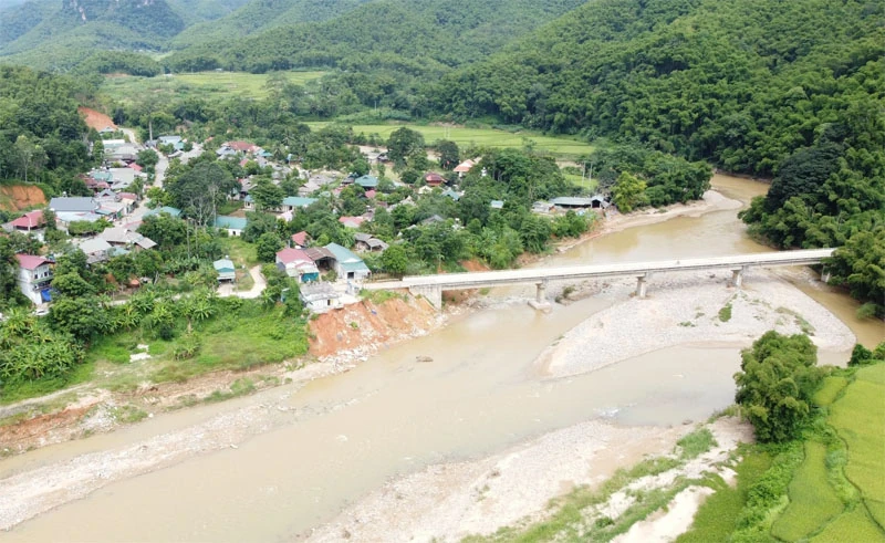 ពិនិត្យ និងកំណត់តំបន់ដែលមានជនជាតិភាគតិច និងតំបន់ភ្នំរស់នៅ។