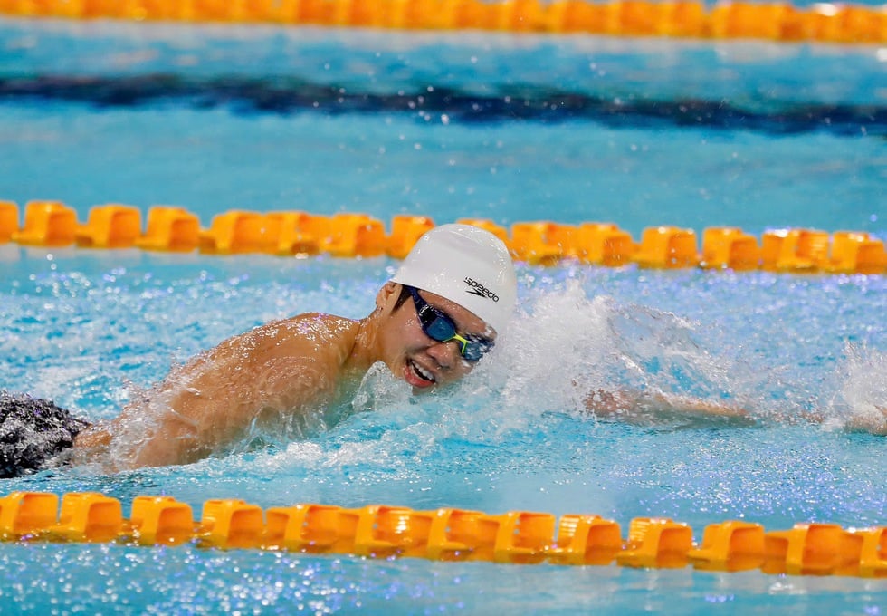 Ánh Viên talar vänliga ord efter sin yngre bror Quang Thuấns historiska guldmedaljvinst vid SEA Games - Foto 2. Ánh Viên nói lời ngọt ngào sau tấm HCV lịch sử của em trai Quang Thuấn ở SEA Games - Ảnh 2.