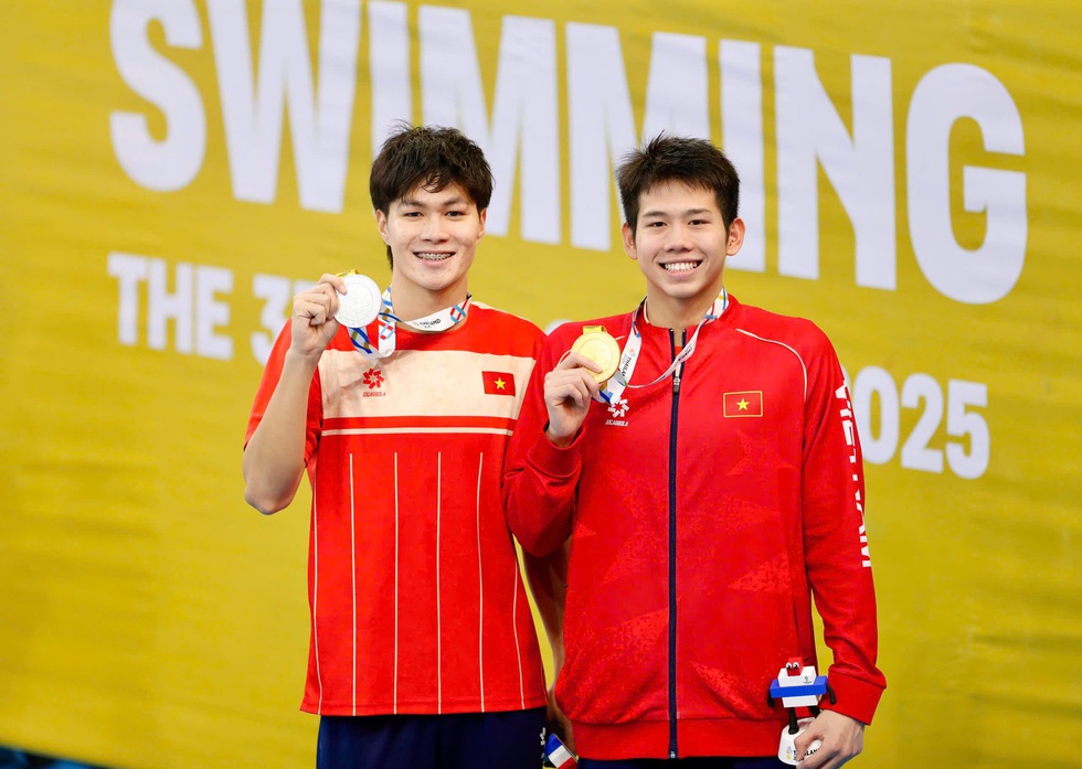 Ánh Viên talar vänliga ord efter sin yngre bror Quang Thuấns historiska guldmedaljvinst vid SEA Games - Foto 5. Ánh Viên nói lời ngọt ngào sau tấm HCV lịch sử của em trai Quang Thuấn ở SEA Games - Ảnh 5.