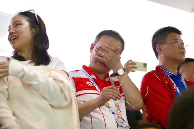 Oväntade tårar - Foto 1. Những giọt nước mắt bất ngờ- Ảnh 1.