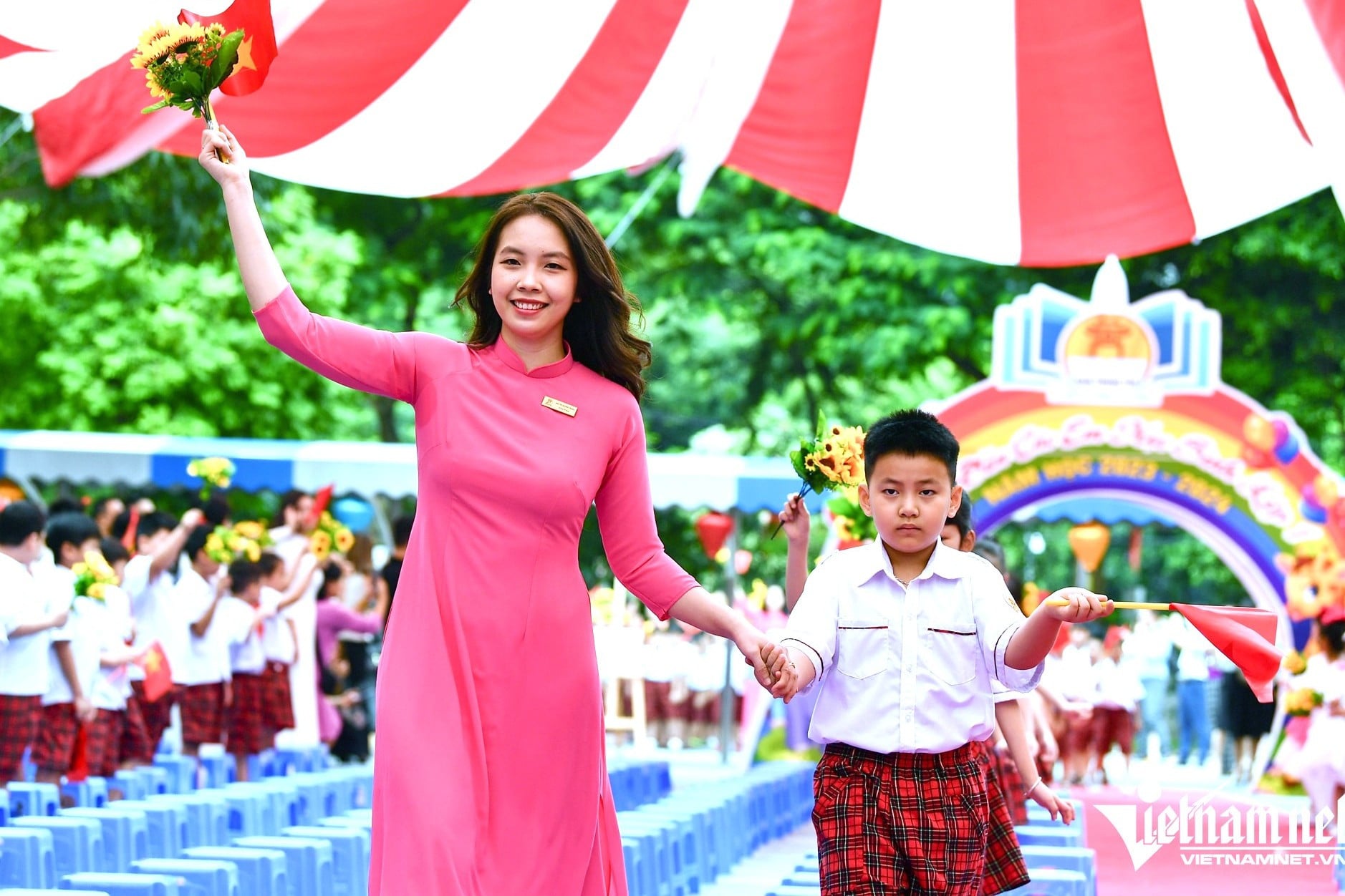 រូបថតគ្រូបង្រៀនដោយ Hoang Ha.jpg