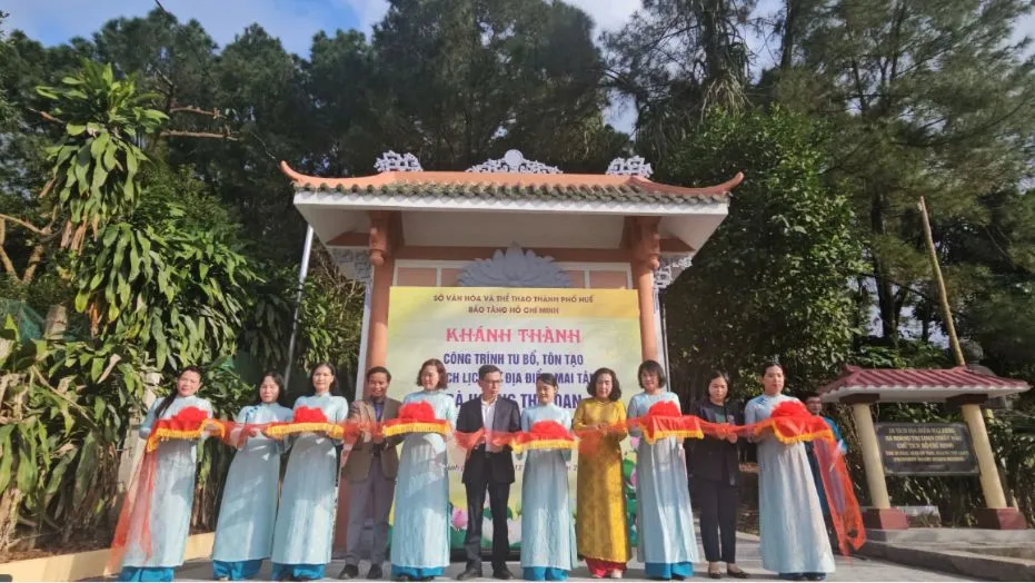 Klippte bandet för att inviga projektet.