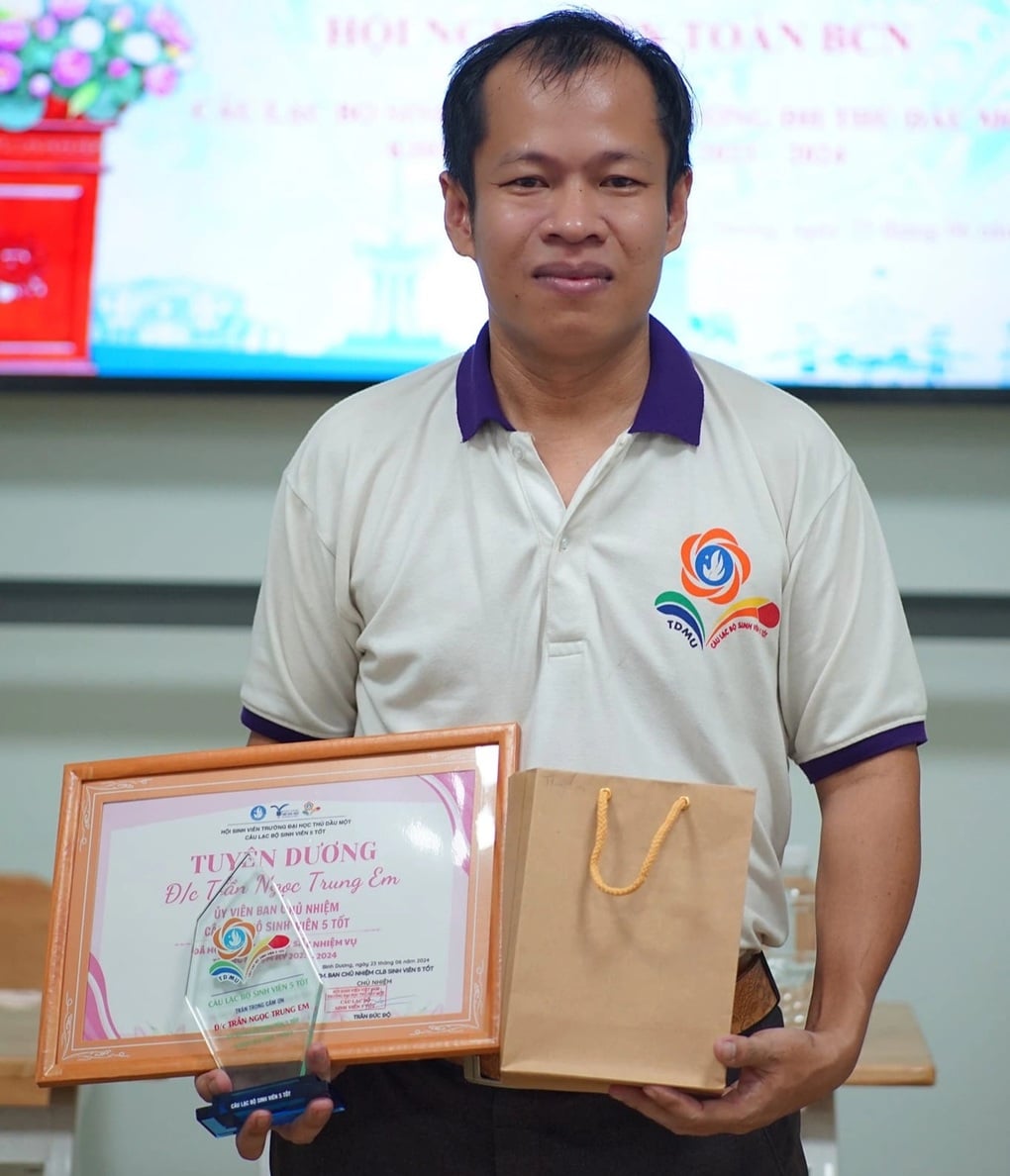 Чоловік 12 років працював будівельником і водієм мототаксі, щоб заробити гроші на навчання в університеті - 5