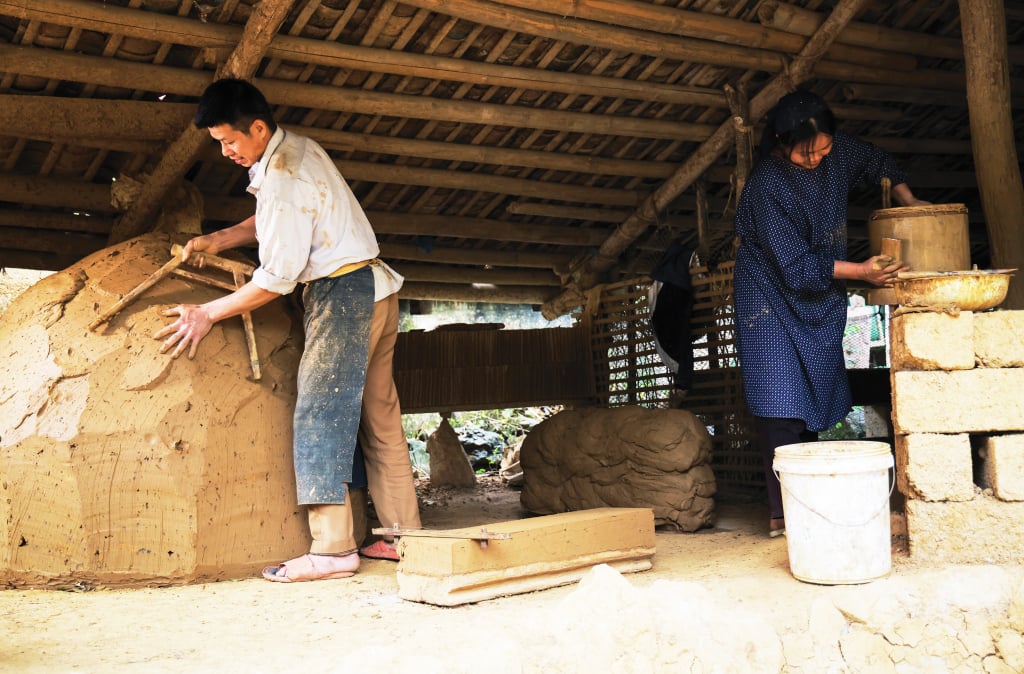 Nung An-folkets flislagingshåndverk.