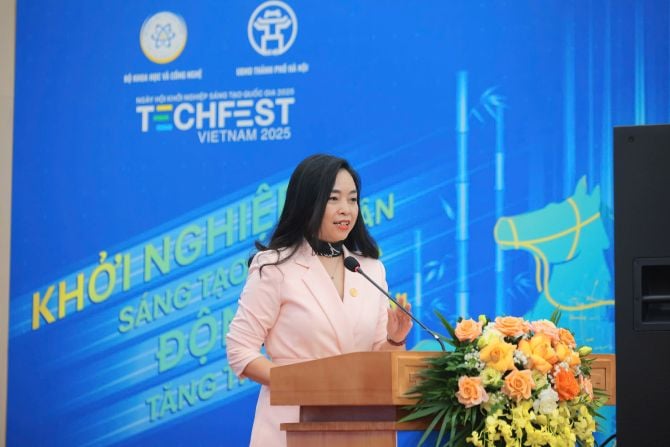 ທ່ານນາງ ວູທິກິມຈີ, ຮອງຫົວໜ້າພະແນກວິທະຍາສາດ ແລະ ເຕັກໂນໂລຊີ ແຂວງກວາງນິງ. ThS. Vũ Thị Kim Chi, Phó Giám đốc Sở Khoa học và Công nghệ Quảng Ninh.