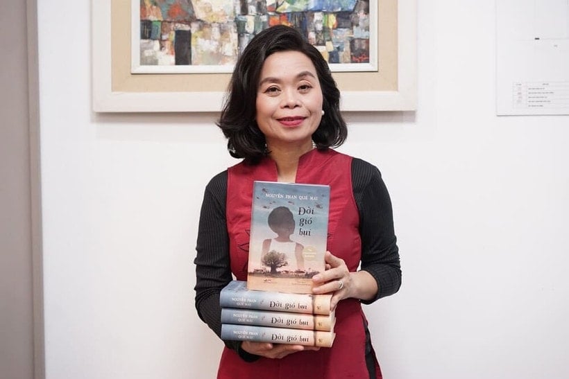 Auteur Nguyen Phan Que Mai en de Vietnamese vertaling.