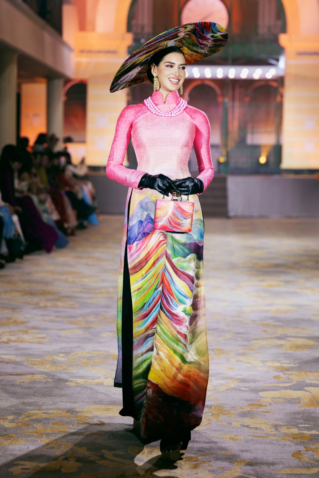 កញ្ញាឯកប៉េរូ Kelín Rivera អាយុ ៣២ ឆ្នាំ បានសម្តែងយ៉ាងទាក់ទាញនៅក្នុងកម្មវិធីបង្ហាញម៉ូដ។