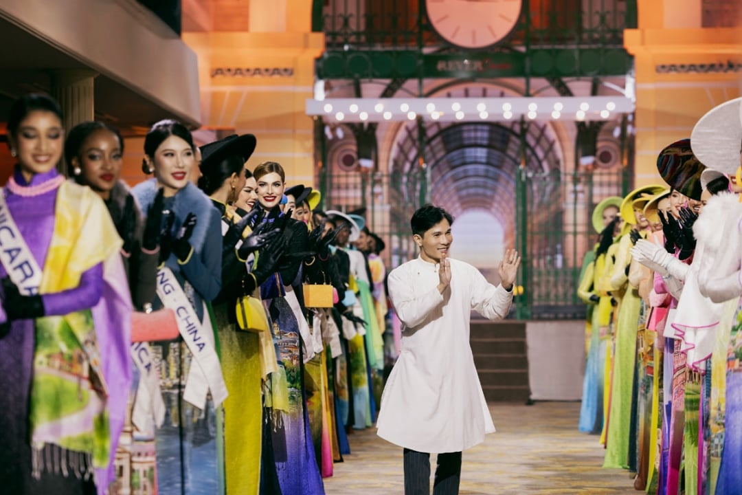 វិចិត្រករ និងអ្នករចនា ទ្រុង ឌីញ