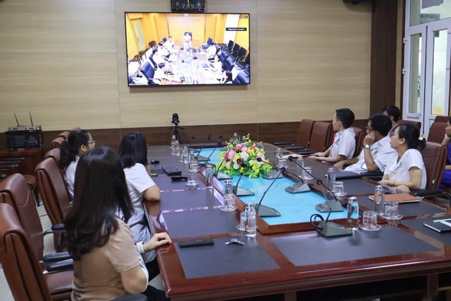 A felsőbb szintű hatóságok támogatásával, valamint a szakmai képzés és átadás révén a Ninh Binh Szülészeti és Gyermekgyógyászati Kórház jelentősen fejlesztette szakértelmét - 1. kép. Tuyến trên hỗ trợ, đào tạo chuyển giao kỹ thuật, Bệnh viện Sản Nhi Ninh Bình phát triển tốt chuyên môn- Ảnh 1.