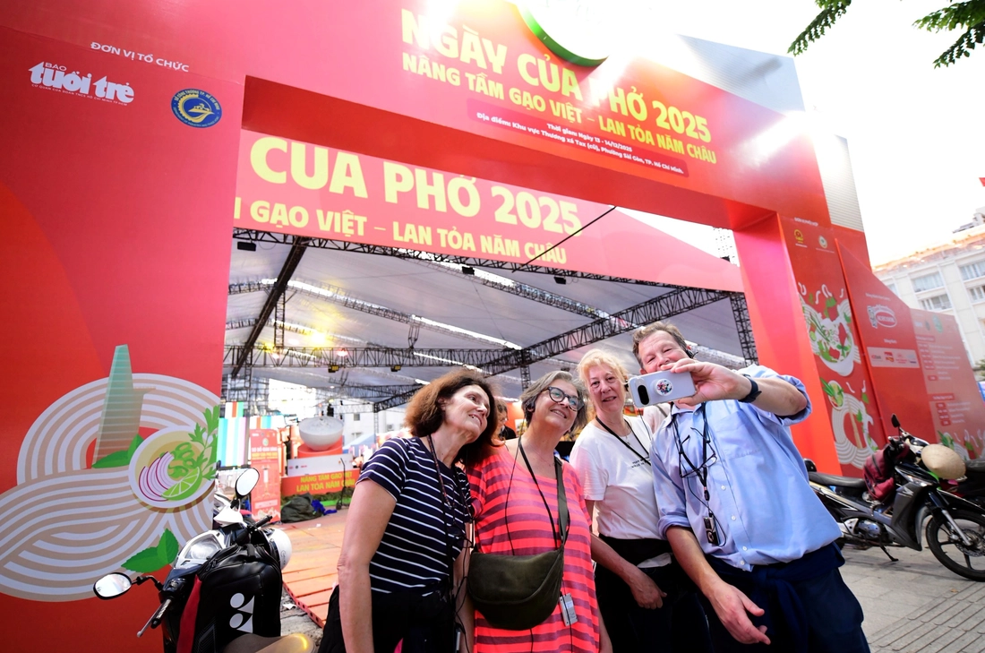 פו מאזורים שונים מתכנס בהו צ'י מין סיטי - תמונה 1. Ngày của Phở - Ảnh 1.