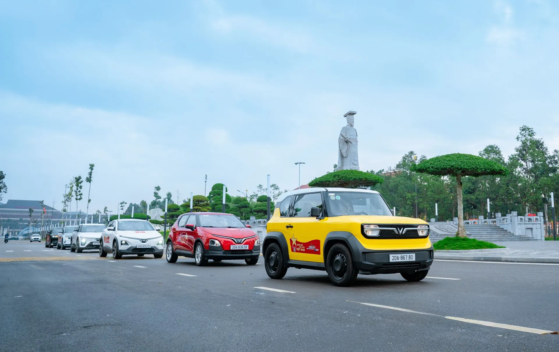 Para pengguna mengatakan tentang VinFast VF 3: Mudah digunakan untuk berkendara di kota, cukup bertenaga untuk perjalanan jarak jauh.