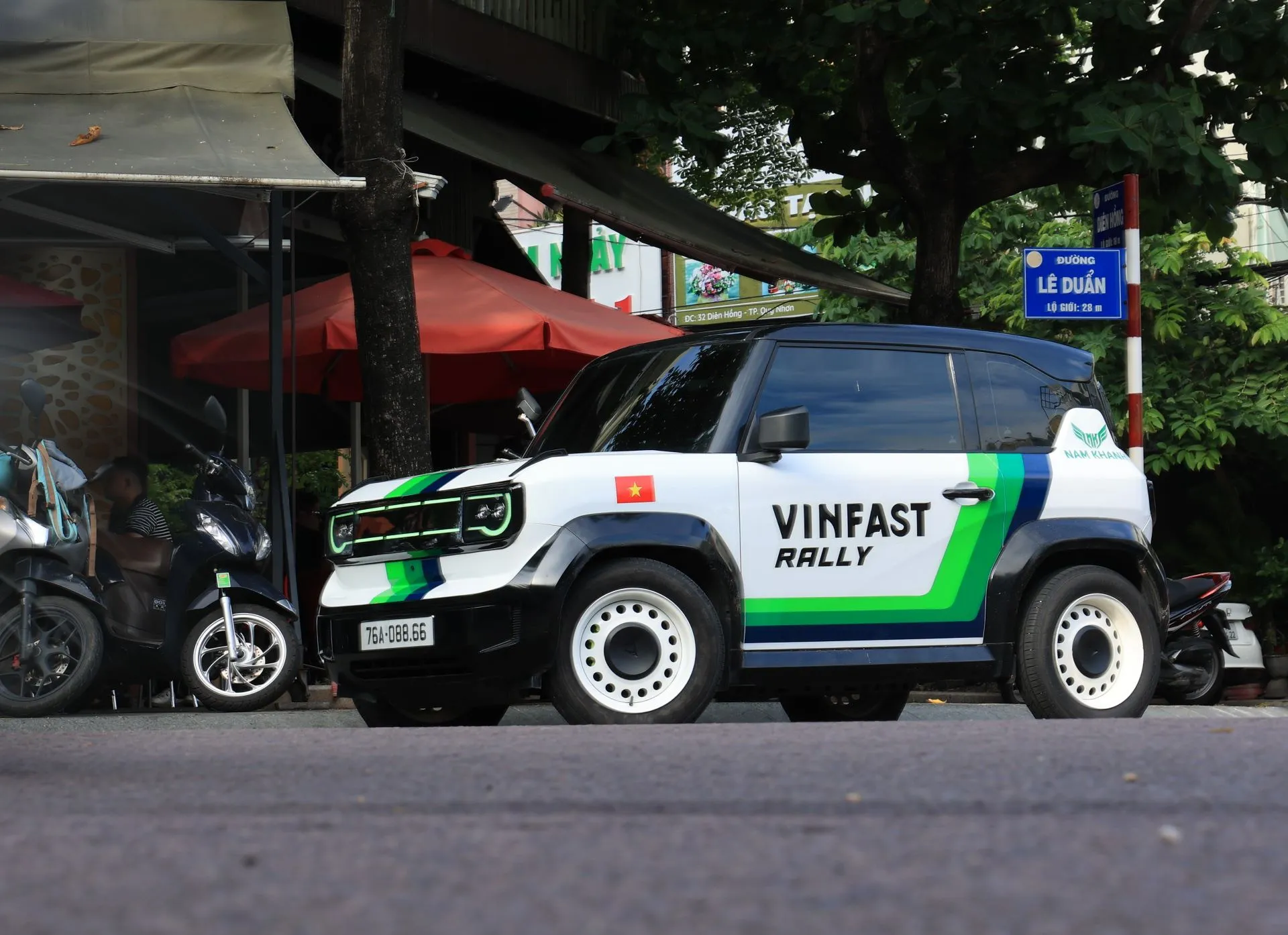 Para pengguna mengatakan tentang VinFast VF 3: Mudah digunakan untuk berkendara di kota, cukup bertenaga untuk perjalanan jarak jauh.