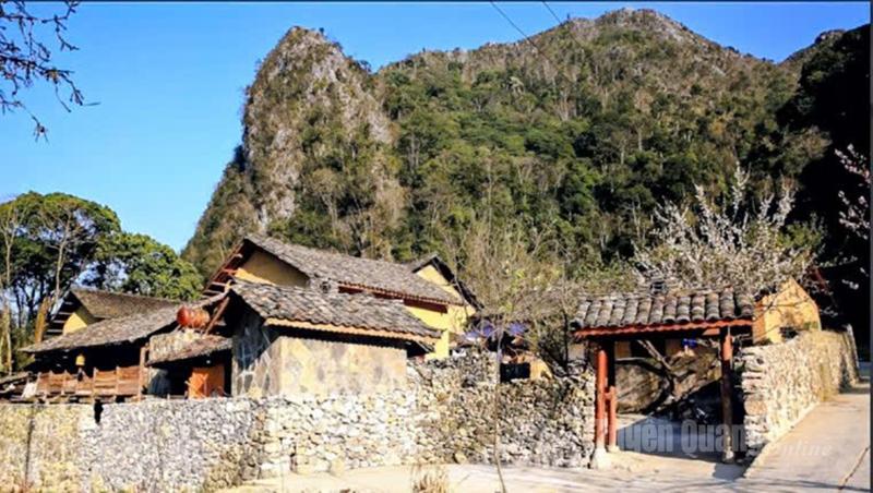 ផ្ទះប្រពៃណីរបស់ជនជាតិម៉ុងនៅក្នុងឃុំសាភីនបានក្លាយជាឈុតឆាកសំខាន់នៅក្នុងខ្សែភាពយន្ត