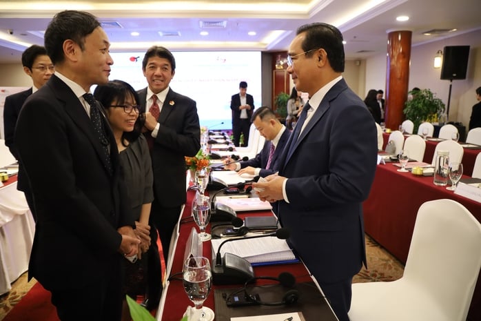 - Image 1. - Ảnh 1.