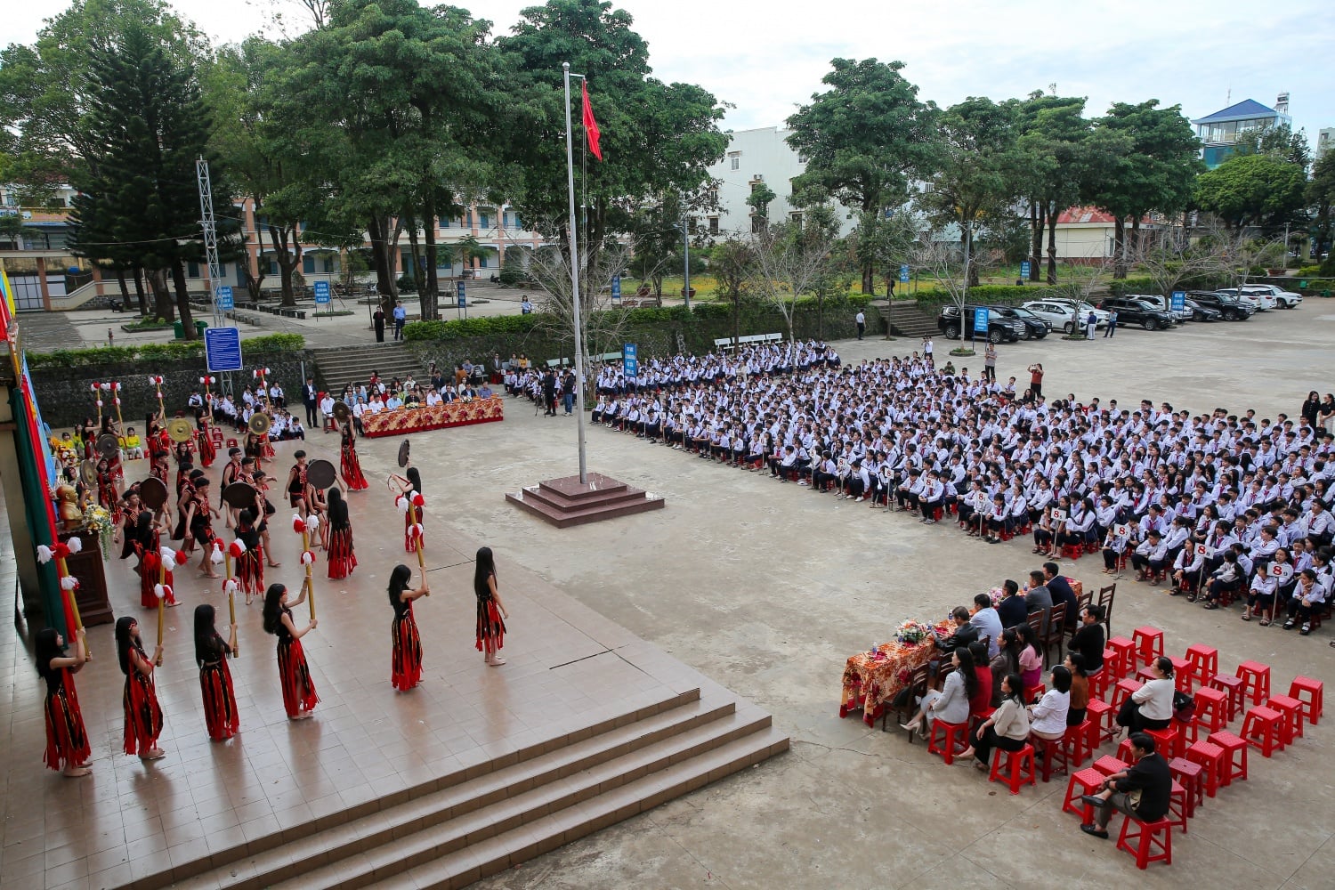 Översikt över invigningsceremonin för STEM-rummet på Nguyen Du Secondary School (Gia Lai-provinsen).
