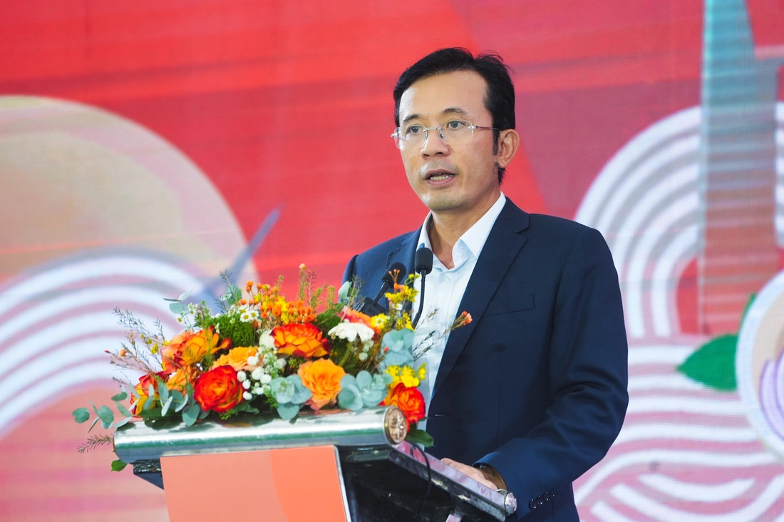 Opening of Pho Day: Two days filled with the fragrant aroma of pho from all regions of Ho Chi Minh City begin - Photo 1. Ngày của Phở - Ảnh 7.