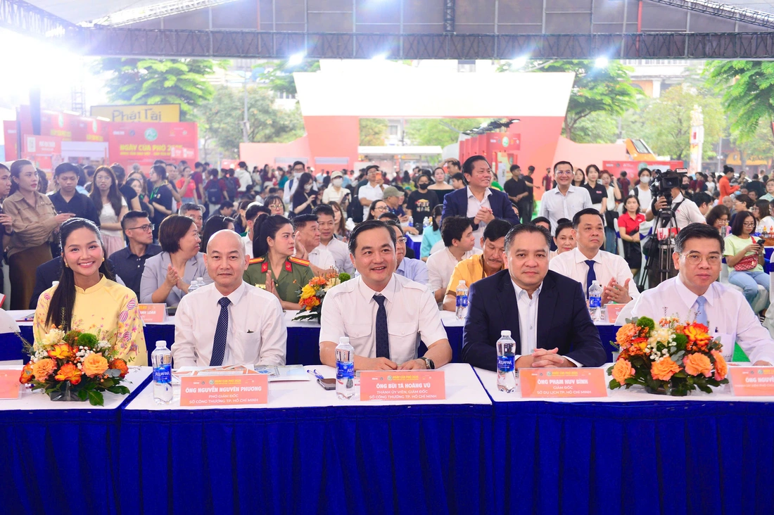 Opening of Pho Day: Two days filled with the fragrant aroma of pho from all regions of Ho Chi Minh City begin - Photo 3. Ngày của Phở - Ảnh 10.