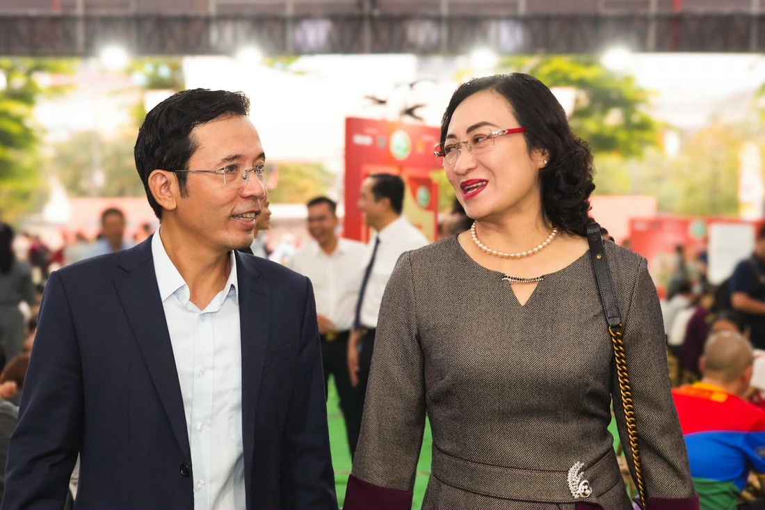 Customers arrived very early to wait and enjoy a hot bowl of pho at Pho Day - Photo 1. Ngày của Phở - Ảnh 11.