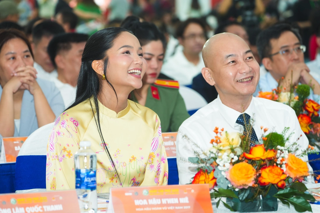 Opening of Pho Day: Two days filled with the fragrant aroma of pho from all regions of Ho Chi Minh City begin - Photo 4. Ngày của Phở - Ảnh 12.