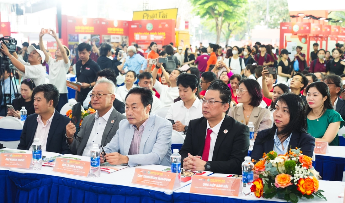 Opening of Pho Day: Two days filled with the fragrant aroma of pho from all regions of Ho Chi Minh City begin - Photo 3. Ngày của Phở - Ảnh 13.
