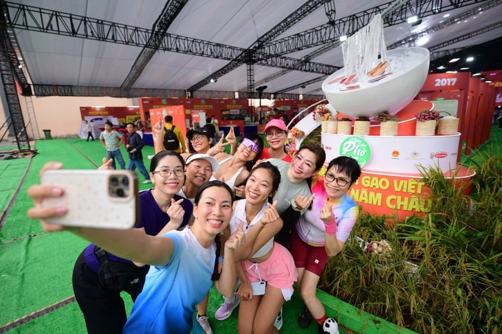 Ziua Pho este o zi în care se exprimă esența bucătăriei vietnameze - Fotografia 1. Ngày của Phở - Ảnh 1.