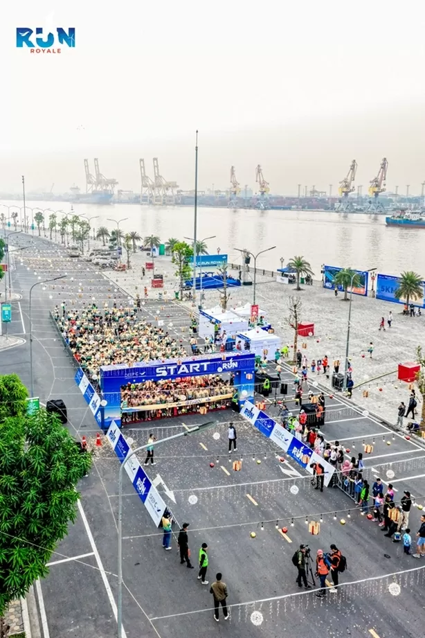 DEEP C Run Royale, organiserat av DEEP C Industrial Park Complex, lockade över 1 000 deltagare. Giải chạy DEEP C Run Royale do Tổ hợp Khu công nghiệp DEEP C tổ chức đã thu hút hơn 1.000 vận động viên tham gia.