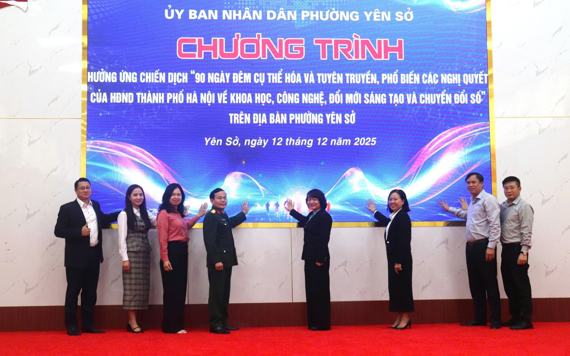 Các đại biểu nhấn nút hưởng ứng chiến dịch