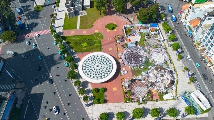 Ben Thanh Metro İstasyonu. (Fotoğraf, Donanma'nın izniyle kullanılmıştır.)