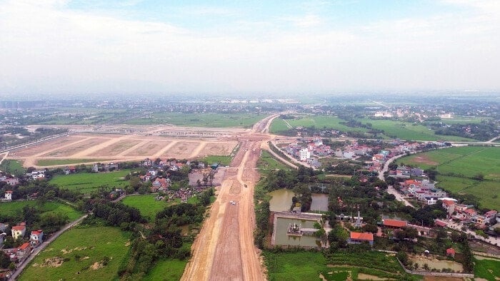 Eski Ha Nam eyaletinden geçen 5 numaralı Çevre Yolu'nun paralel bölümü. (Fotoğraf Ha Vu'nun izniyle).