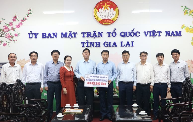 EVNNPT supports 6 provinces and cities in Central Vietnam and the Central Highlands in overcoming the consequences of natural disasters - Photo 1. EVNNPT ủng hộ 6 tỉnh, thành phố miền Trung,Tây Nguyên khắc phục hậu quả thiên tai- Ảnh 1.