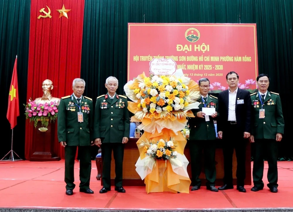 Kongres tradiční asociace Truong Son - Ho Či Minova stezka z okrsku Ham Rong