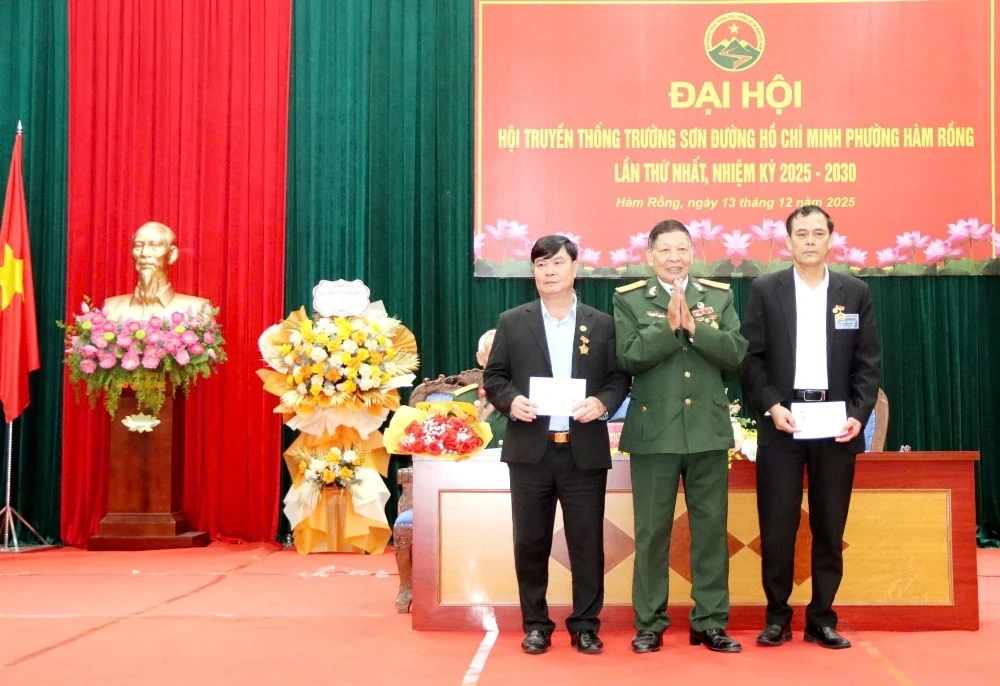 Kongres tradiční asociace Truong Son - Ho Či Minova stezka z okrsku Ham Rong