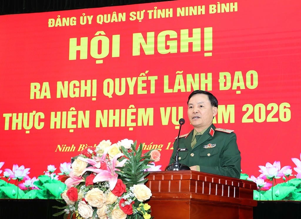 Generaal-majoor Luong Van Kiem - plaatsvervangend secretaris van het partijcomité en commandant van militaire regio 3 - hield een toespraak tijdens de conferentie.